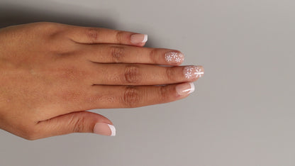 Short White Flower | Classic Press On Nails Wholesale | 15pcs Soft Gel Nails