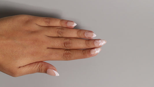 White Flower | Classic Press On Nails Wholesale | 15pcs Soft Gel Nails