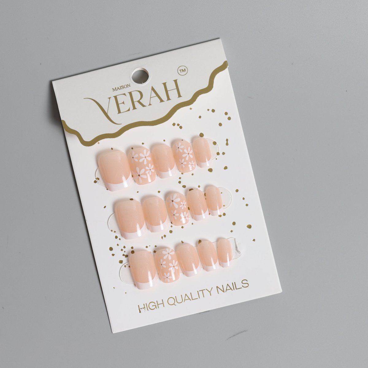 Short White Flower | Classic Press On Nails Wholesale | 15pcs Soft Gel Nails - Vihaan Wholesale Trading