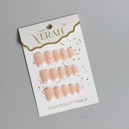 Short White Flower | Classic Press On Nails Wholesale | 15pcs Soft Gel Nails - Vihaan Wholesale Trading